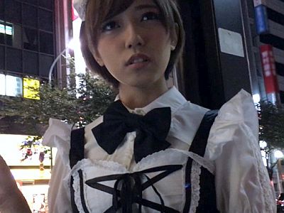 【素人ナンパ】メイドのコスプレをして東京を歩いていたフランス人に声をかけて…エッチなおもてなし！