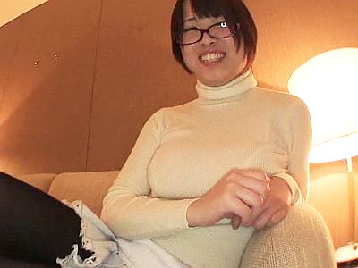 【パンスト】真田美樹さんがメガネのままハメ撮り便器に！爆乳スケベな地味子さんの競泳水着アクメを見せつけて！